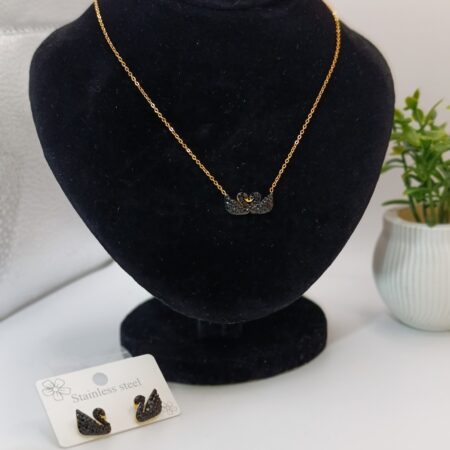 Black Swan Pendant Set